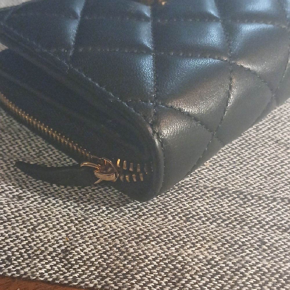 Versace Black Quilted Leather Wallet with Gold Medusa Logo - Picture 9 of 15